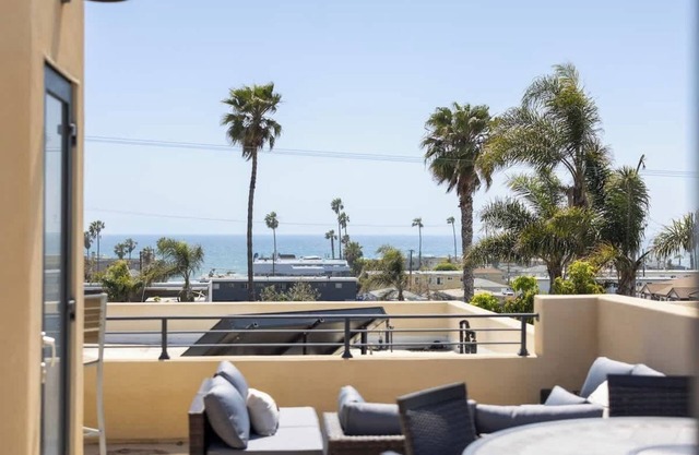 Elegant 3-Level Oceanview Getaway in Oceanside