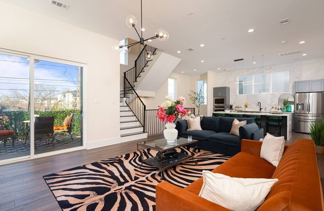 Elegant 4BR in Heart of Houston w Rooftop & Grill