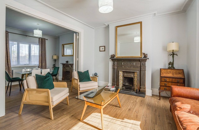 Encantadora Casa Victoriana de 4 Dormitorios en el Este de Londres