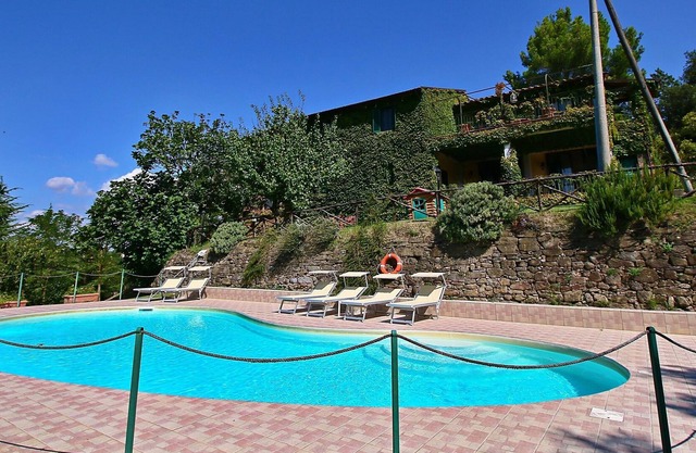 Elegante Apartamento en Torgiano con Jardín