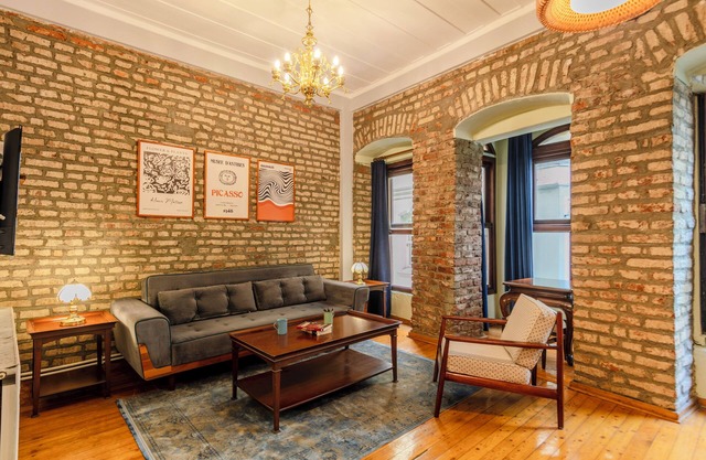 Elegant & Artsy 1BR Galata’s Hidden Gem/AC/Walk everywhere