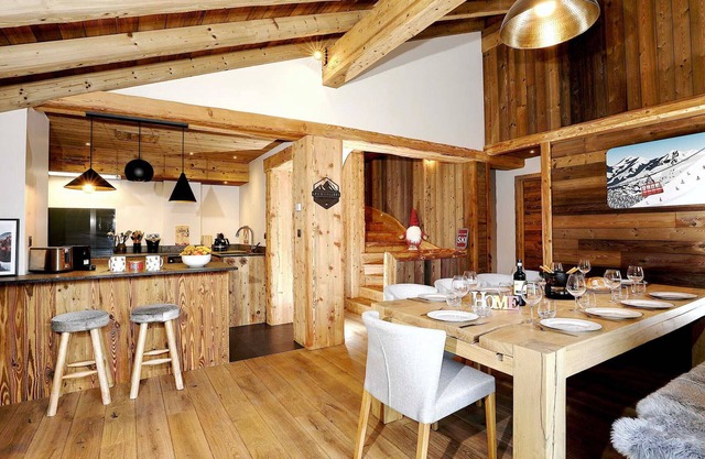 Perfectamente ubicado, decorado con armonía, este chalet refinado y único invita a la serenidad.