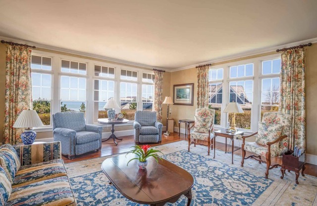 Elegant Chatham Home, steps to private association on Hardings Beach, Dog Friend