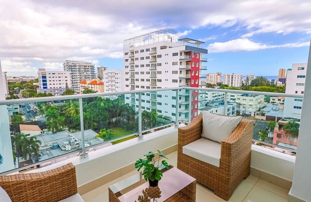 Elegant City Center 2BD Apt, King Bed, Full AC, Fast Wi-Fi, Pool, Near all