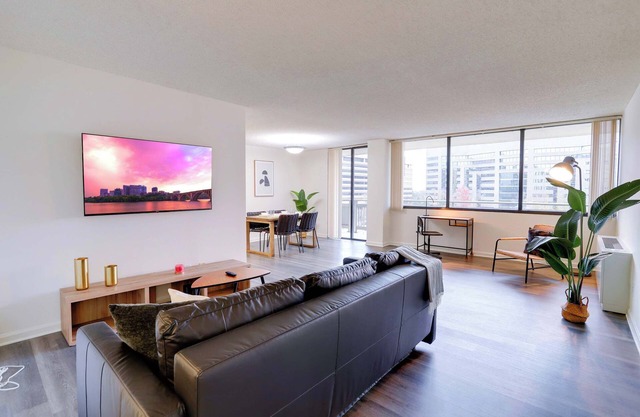 Stay with Style in this Condo at Crystal City