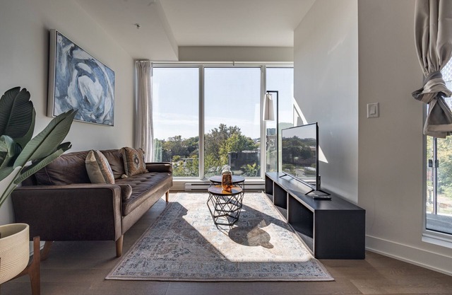 Elegant Condo With Hot Tub