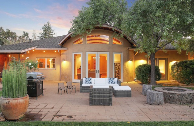 Elegante finca de cinco acres con jacuzzi privado, estanque, cerca de bodegas