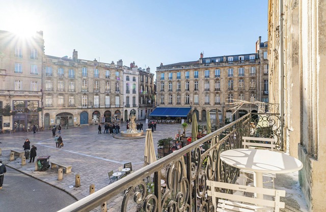 Elegant flat Place du Parlement for 4 people