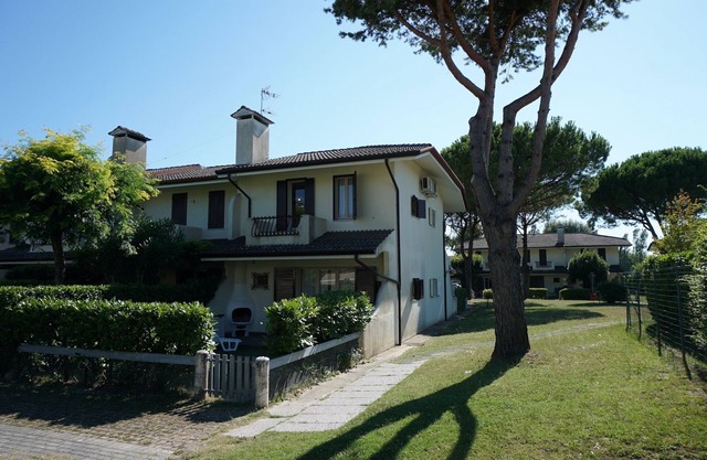 Elegante villa con piscina y barbacoa