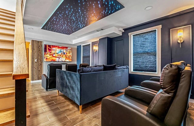 Elegant Mini Mansion w/ HotTub, Movie Theater, Bar & Yoga! Downtown, Sleeps 16