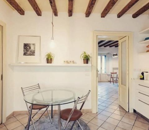 Elegant naviglio cool area large 5 pax with elevator