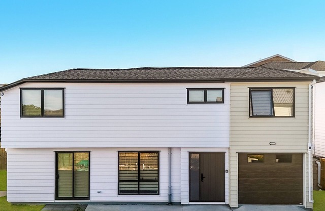 Stylish 3 Bed Rooms Retreat Near Auckland Airport, Papatoetoe Location