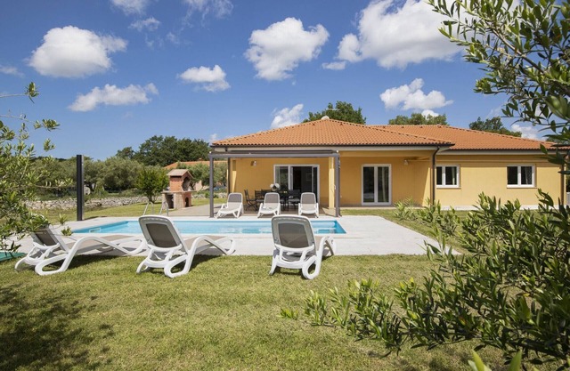 Elegante villa con piscina privada