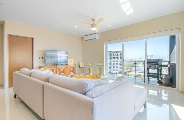 Elegante Condo a una Cuadra del Mar en Nuevo Mazatlan