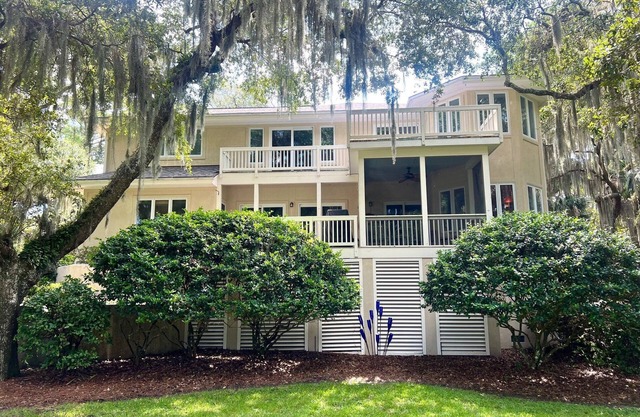 Elevator, fairway golf views, club access, and mile to beach.
