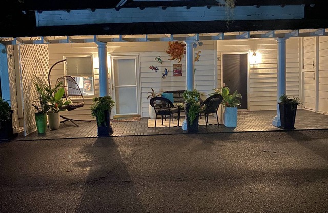 Elizabeth Arden's former Estate, Casino Style Cottage in Summerville