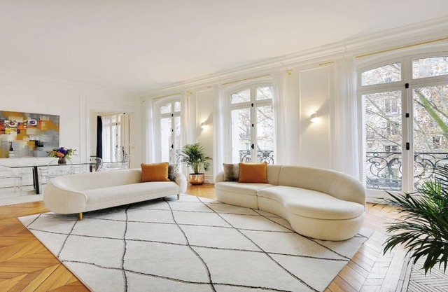 Embark ON A Journey Filled With Luxury-stunning Setting OF 280m2 AV Bourdonnais