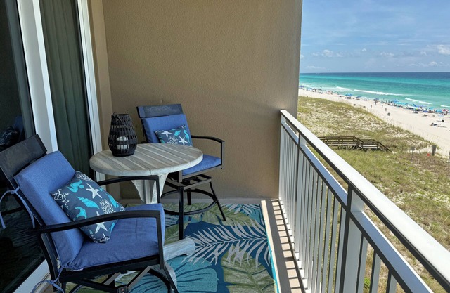 CONDOMINIO FRENTE AL MAR / BALCÓN / 4to PISO / PLAYA / TIKI BAR / KID FRIENDLY / CLEAN