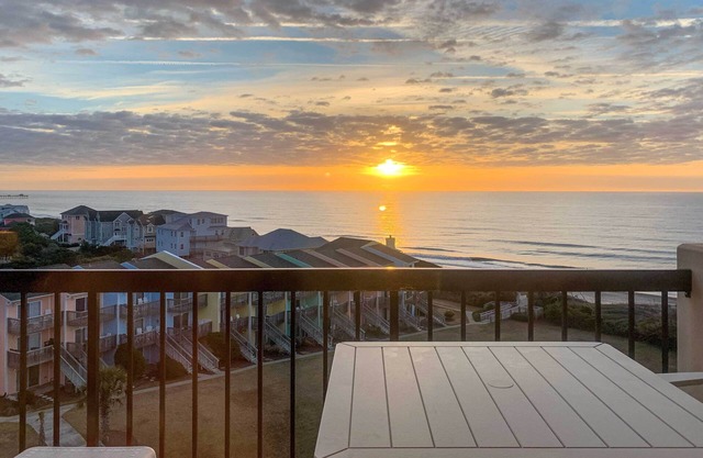 Emerald Isle Condo w/ Direct Access to Ocean!