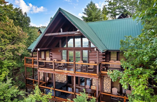Rescate Emocional 4 BR Log Lodge, Inalámbrico, Arcade, Piscina del Resort Black Bear Falls