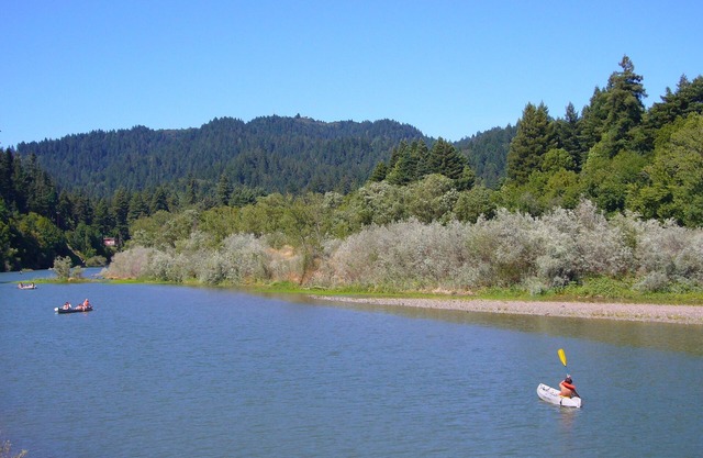 Enchanted Forest Estate ~ Gran propiedad frente al río, ideal para grupos.