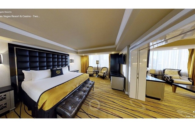 Enchanting 2-bedroom spacious villa -walkin bath, Kingbed memorable in Las Vegas