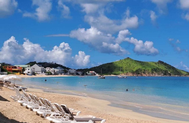 Enchanting house with AC in Grand-Case. One minute walk to the beach. Free prkng