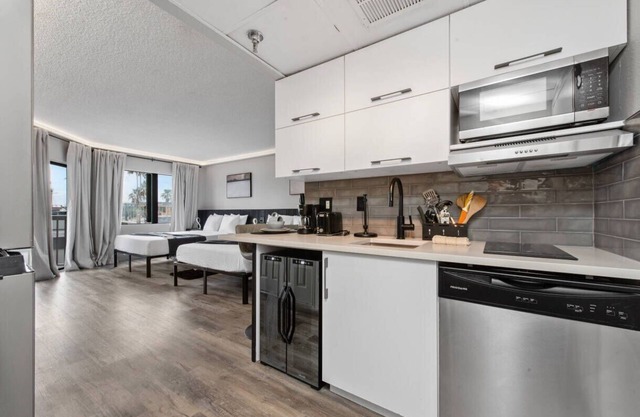 Enclave Studio – Pools, Gym & Great Location