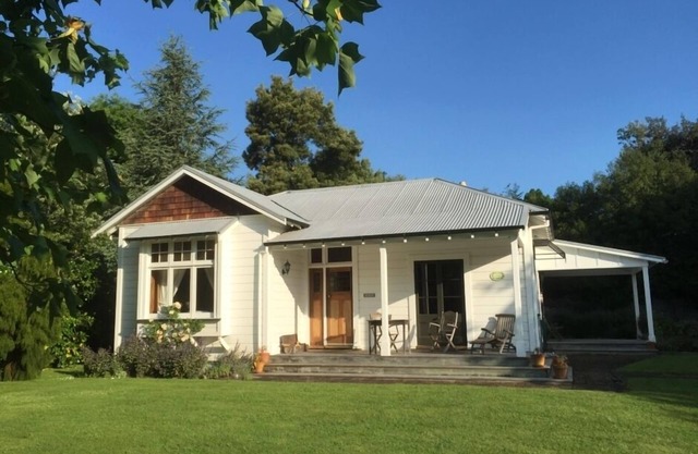 Endsleigh Cottages, Cottage Medio