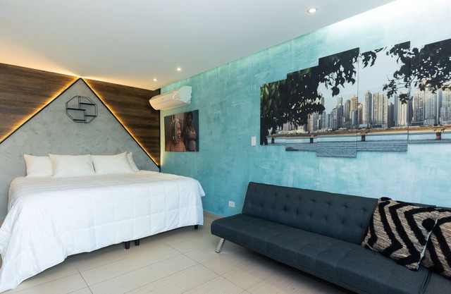 This apartment is a 1 bedroom(s), 1 bathrooms, located in El Cangrejo, Panama.