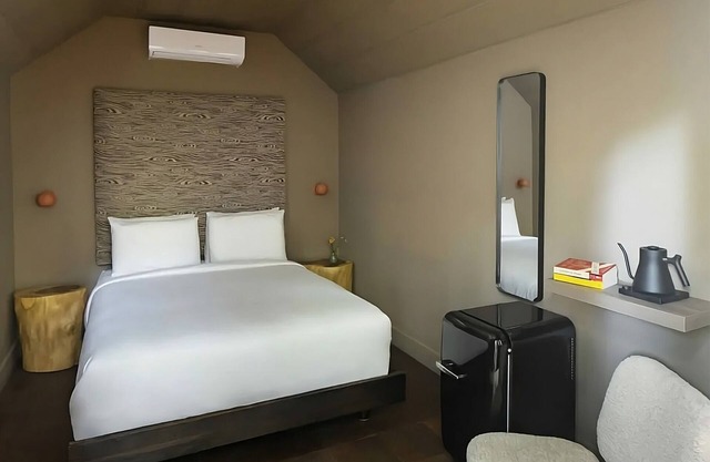 Enjoy a Hassle-Free and Comfortable Stay! Free Parking, Outdoor Swimming Pool