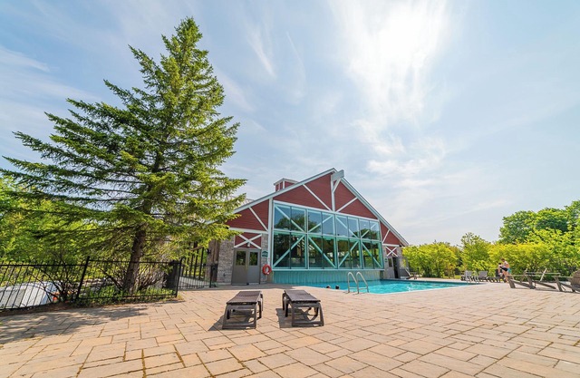 Enjoy Country Club Living in this Modern, Spacious Suite w/ Loads of Amenities