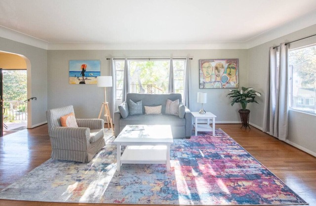 Enjoy indoor-outdoor living, a full kitchen and walk to beach and state st.