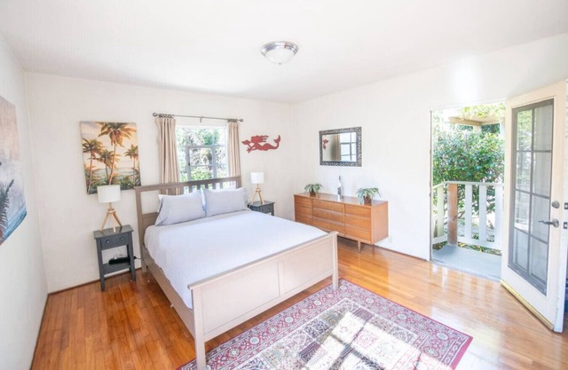 Enjoy indoor-outdoor living, a full kitchen and walk to beach and state st.