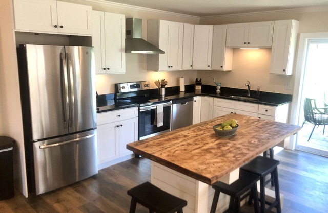Enjoy Newport & Our Beaches In A Modern, Open Concept Home - Fits 12 Comfortably