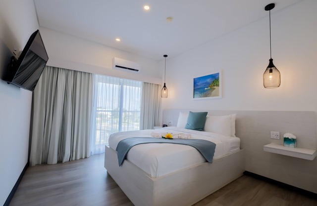 Enjoy our cozy room with gorgeous ocean views!