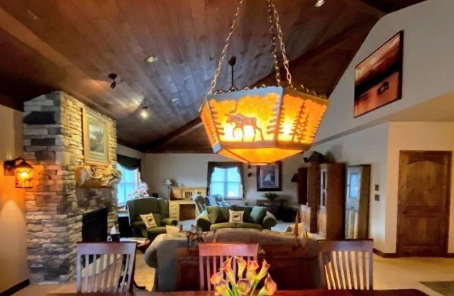 ENJOY POCONOS BY THE MONTH AT A TIME! LOCATED IN DOWNTOWN BLAKESLEE