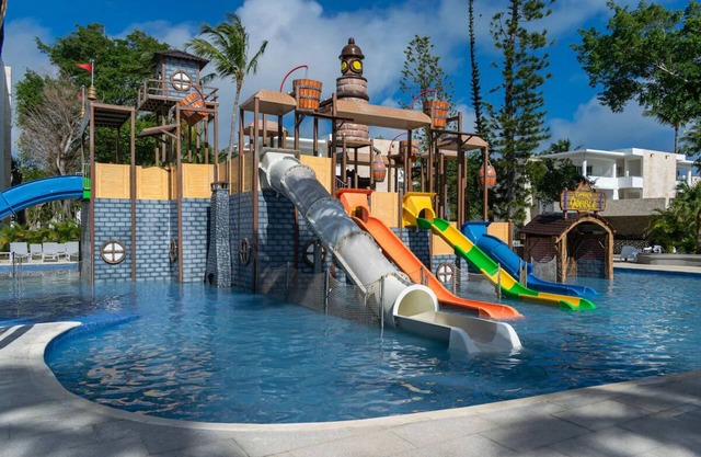 Enjoy Premier Family Experiences at Room Near Playa Juanillo Delights!