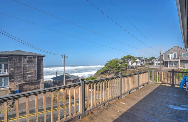 ¡Disfruta de Sands & Surf en "Neptune Beach", una vista al mar de 3 camas en Gleneden Beach!