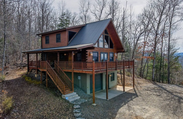 Enjoy the mountain view @ Panoramic Point a modern cabin w/Hot Tub+Wifi+Gameroom