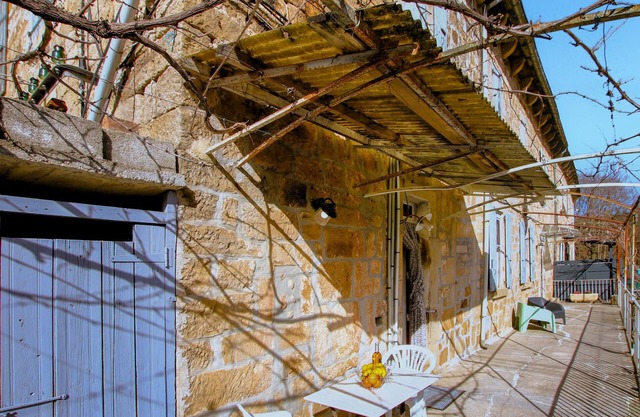 Enjoy this charming and traditional farmhouse surrounded by nature.