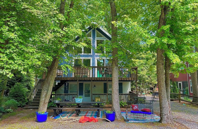 Enjoy your relaxing beach vaca in this 4-bed home with amazing 2nd story deck!!