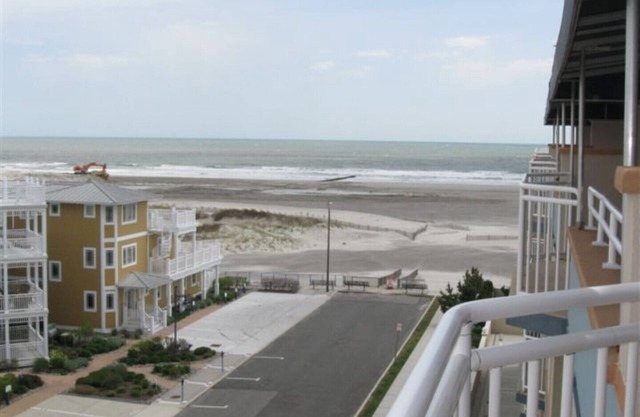 Disfrute de sus vacaciones en nuestro lujoso condominio frente al mar en Royal Beach Condominium