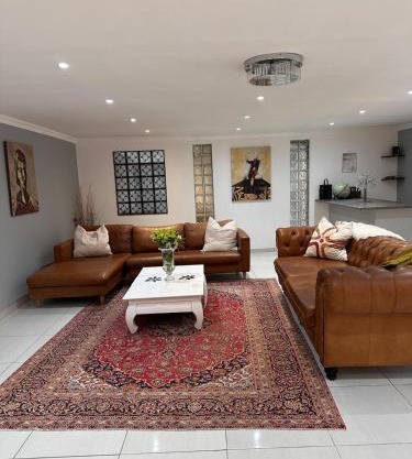 Entertainers delight near the beach & wine routes