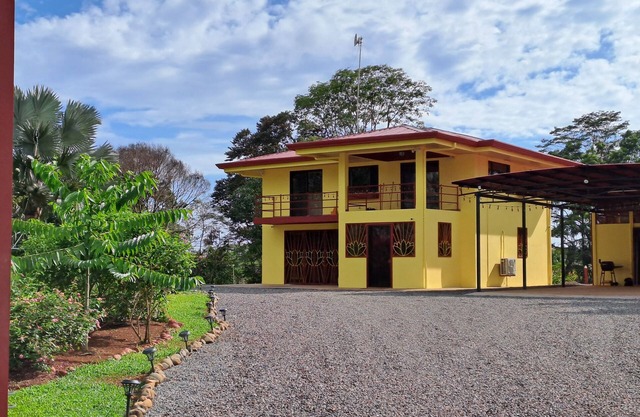 Entire 2nd Floor, 3 Bedrooms for up to 12!