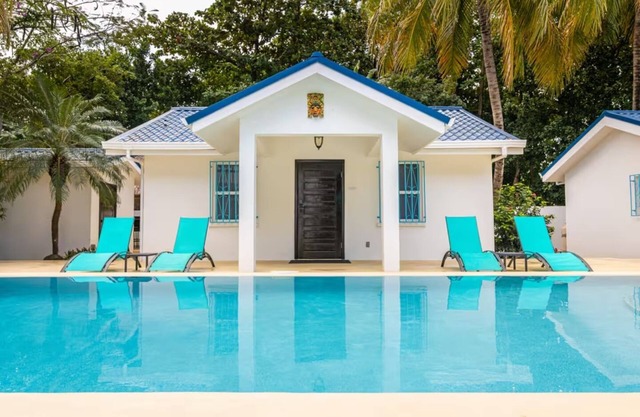 Entire 3-house Villa in San Pedro, Belize 14 guests, 8 beds, 4 baths WiFi, AC