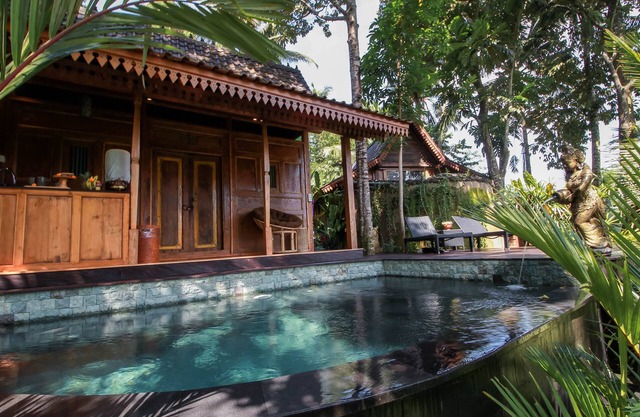 Entire antique villa w/ private pool and kitchen