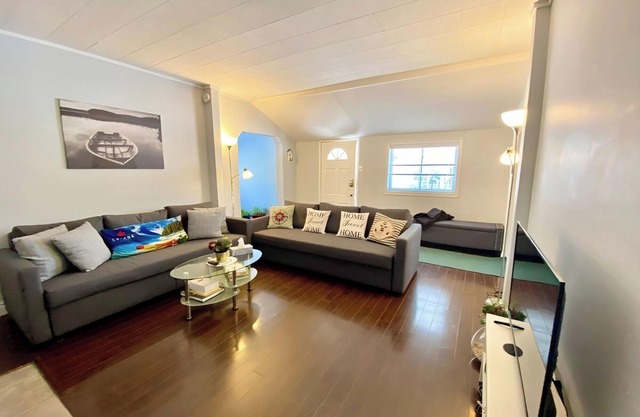 Entire Bungalow in Wasaga Beach ⛱️