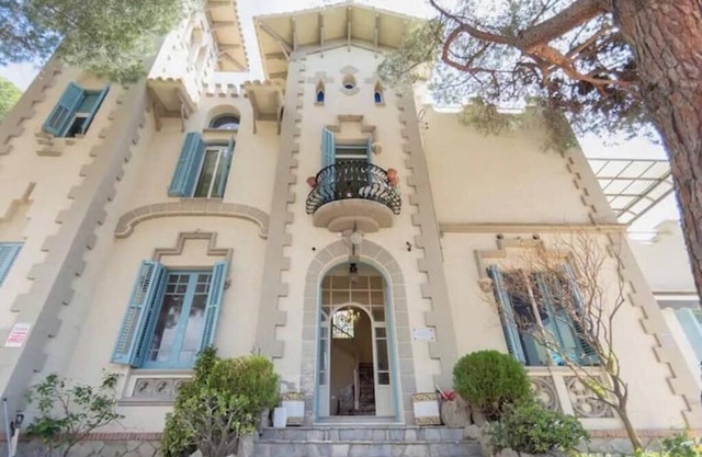 Entire House with Private Swimming Pool. Air Conditioning. Wi-Fi.