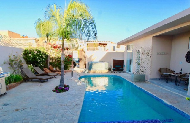 Entire Luxe Property, 3 Single Units, Private Pool & Jacuzzi